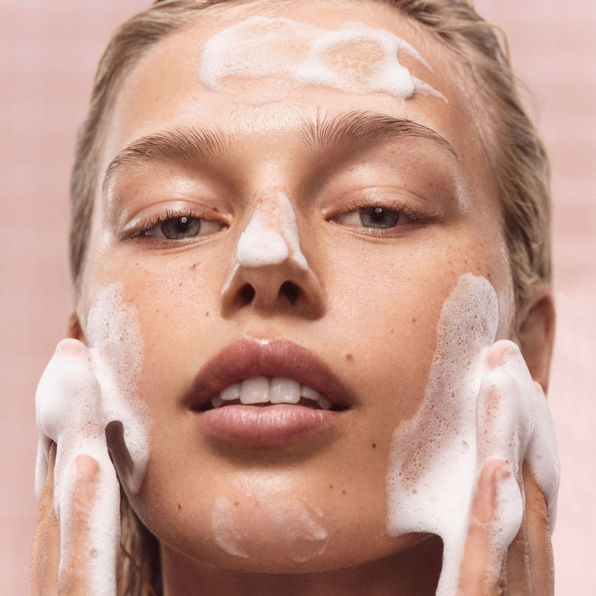mini-pink-dewtm-gel-cleanser-s4 Pinnk-Dew-4.jpg