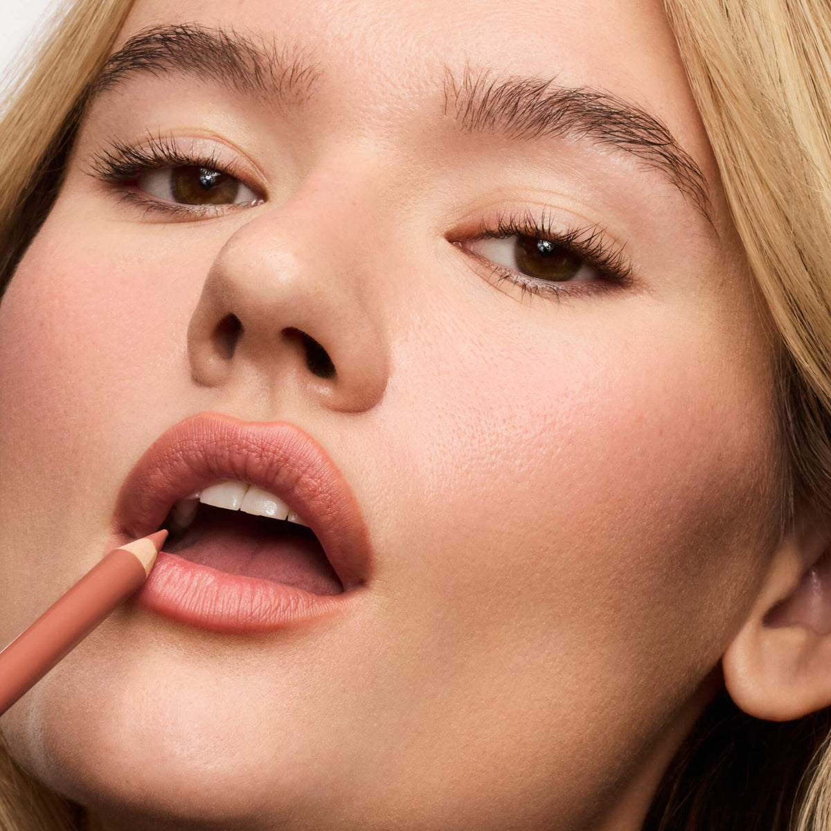 softline-lip-liner-latte-u4 SoftlineLipLiner_Latte_8.jpg